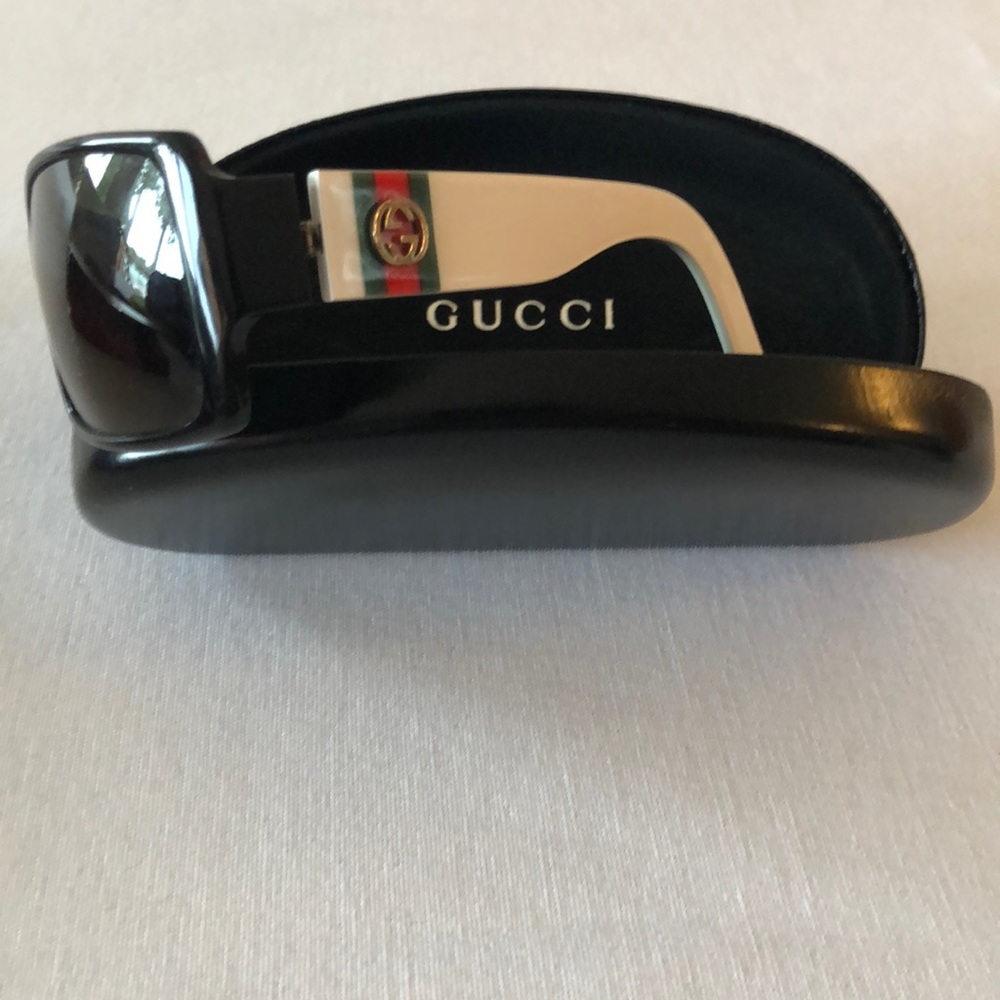 Gucci sunglasses white and black, vintage 90’s GG2563